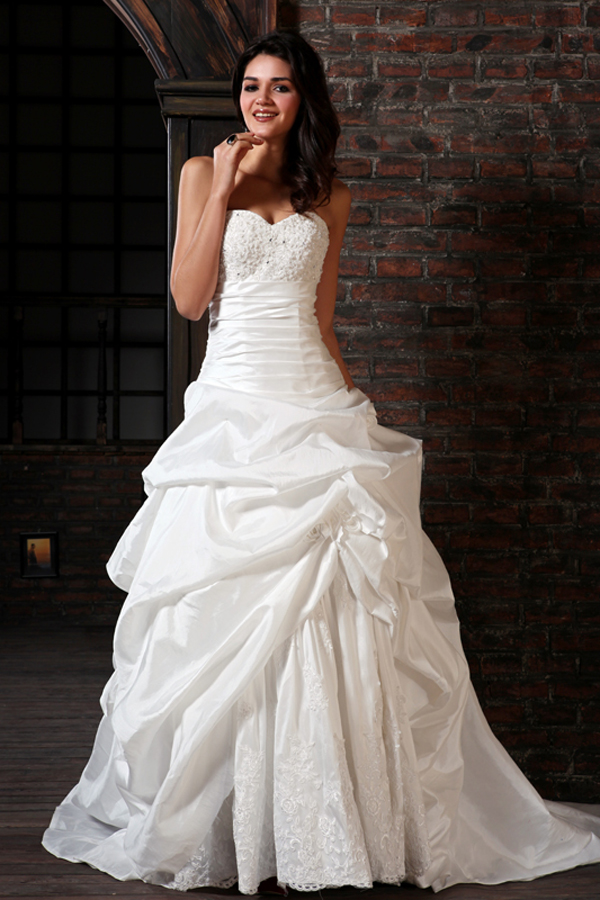 Sophisticated Sweetheart Lace Satin Wedding Ball Gown - Click Image to Close